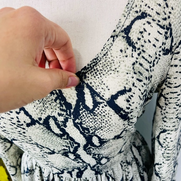 SNAKE PRINT BLUE GREY BELL SLEEVE SHORT POM POM ROMPER - Picture 6 of 7